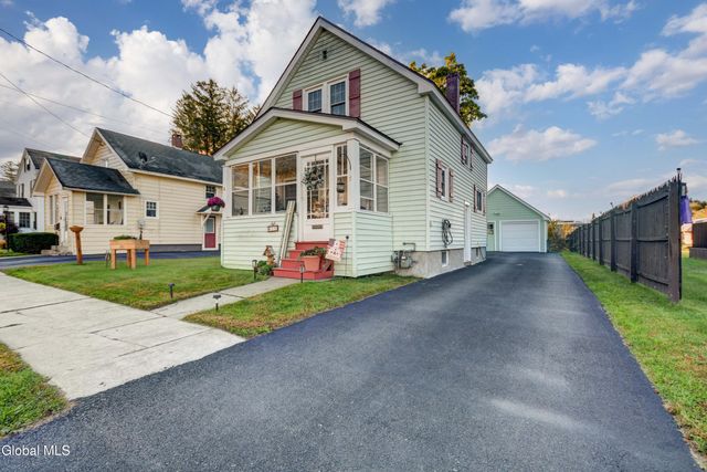 15 W 12th Avenue, Gloversville, NY 12078