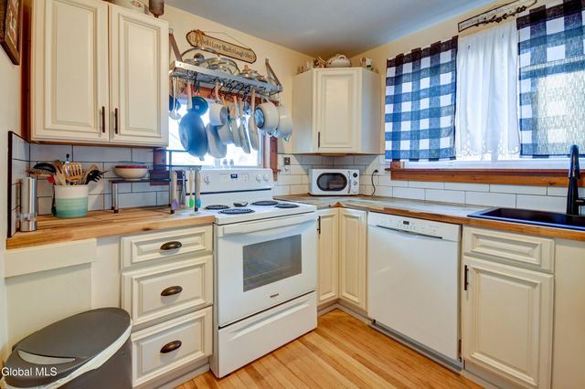 15 W 12th Avenue, Gloversville, NY 12078