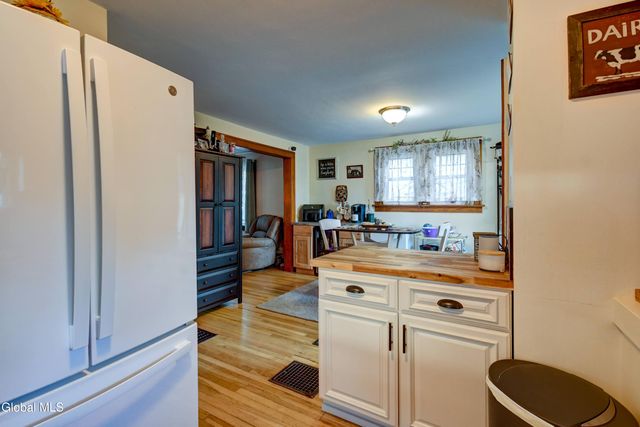 15 W 12th Avenue, Gloversville, NY 12078