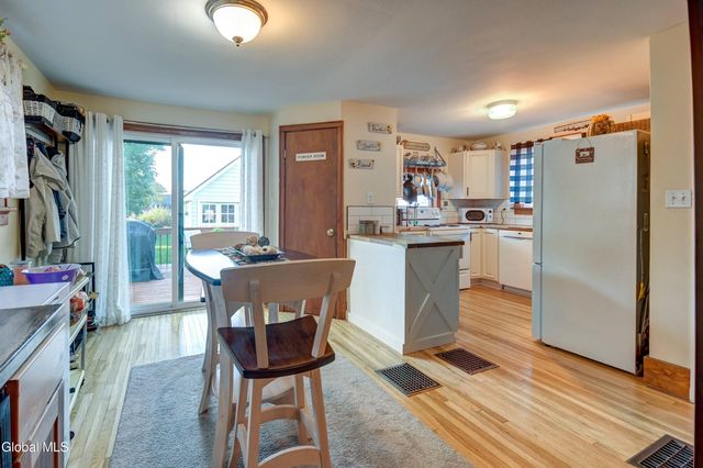 15 W 12th Avenue, Gloversville, NY 12078