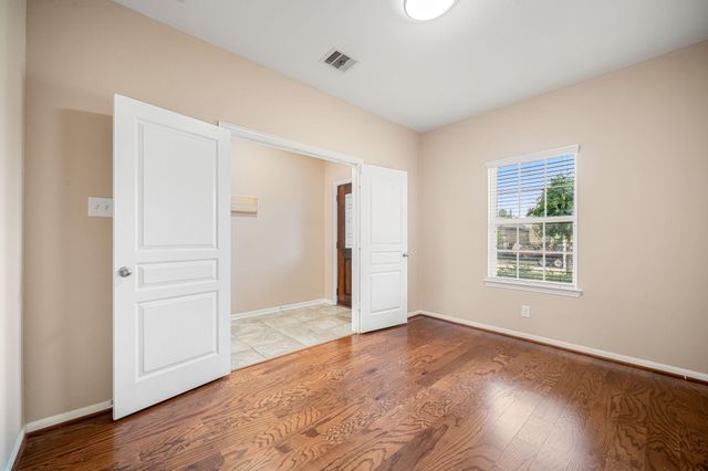 4819 Seaside Sparrow Lane, Baytown, TX 77521