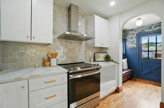 2883 Indianola Avenue, Columbus, OH 43202