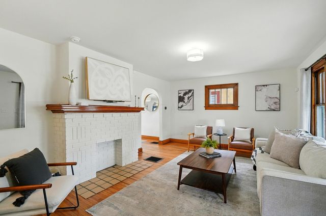 2883 Indianola Avenue, Columbus, OH 43202