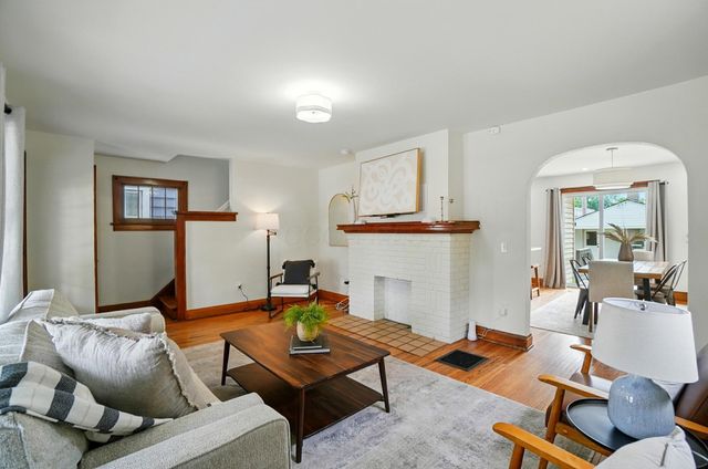 2883 Indianola Avenue, Columbus, OH 43202