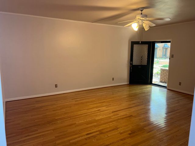 6027 E University Boulevard 114, Dallas, TX 75206