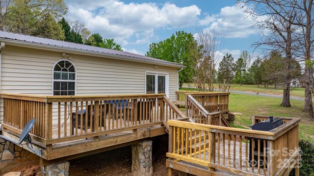 1514 Ring Tail Road, Claremont, NC 28610