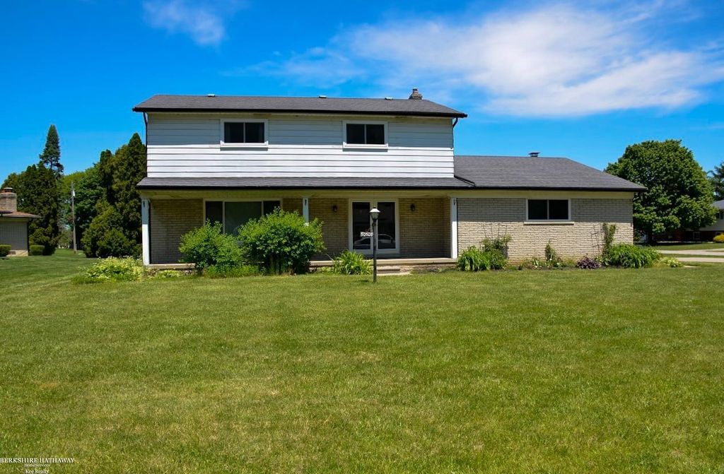 50508 W Shamrock Street, New Baltimore, MI 48047