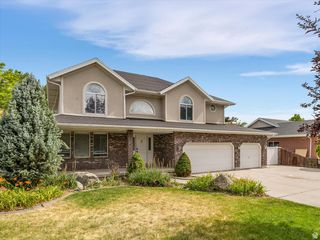 2526 W WINDSOR MANOR CT, South Jordan, UT 84095