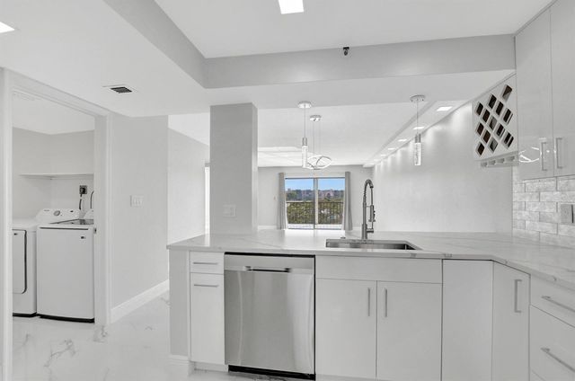 7076 Huntington Lane 407, Delray Beach, FL 33446