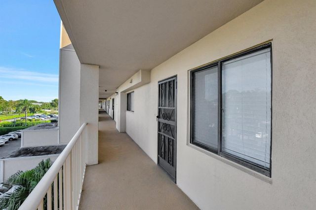 7076 Huntington Lane 407, Delray Beach, FL 33446
