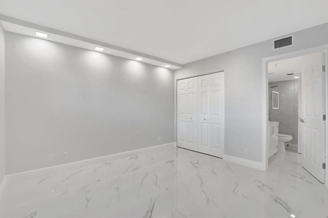 7076 Huntington Lane 407, Delray Beach, FL 33446