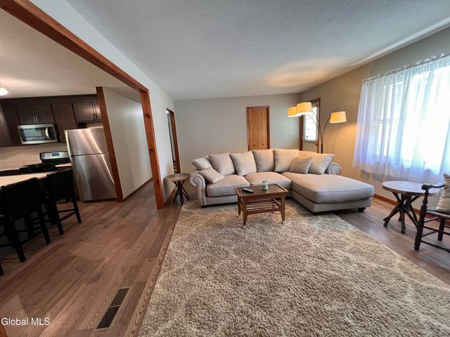 7 Sweetbriar Lane, Queensbury, NY 12804