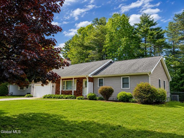 7 Sweetbriar Lane, Queensbury, NY 12804