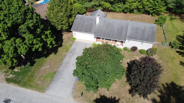 7 Sweetbriar Lane, Queensbury, NY 12804