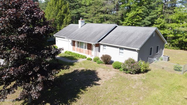 7 Sweetbriar Lane, Queensbury, NY 12804