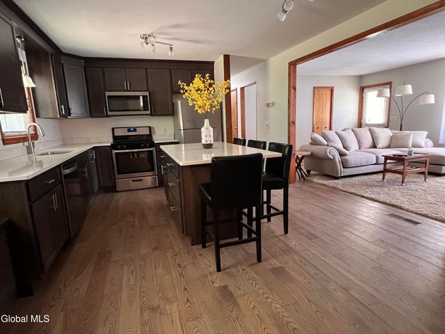 7 Sweetbriar Lane, Queensbury, NY 12804