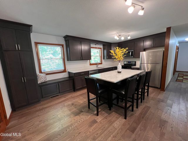 7 Sweetbriar Lane, Queensbury, NY 12804