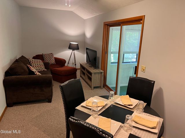 7 Sweetbriar Lane, Queensbury, NY 12804