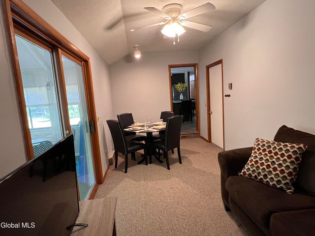7 Sweetbriar Lane, Queensbury, NY 12804