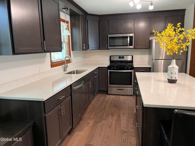 7 Sweetbriar Lane, Queensbury, NY 12804