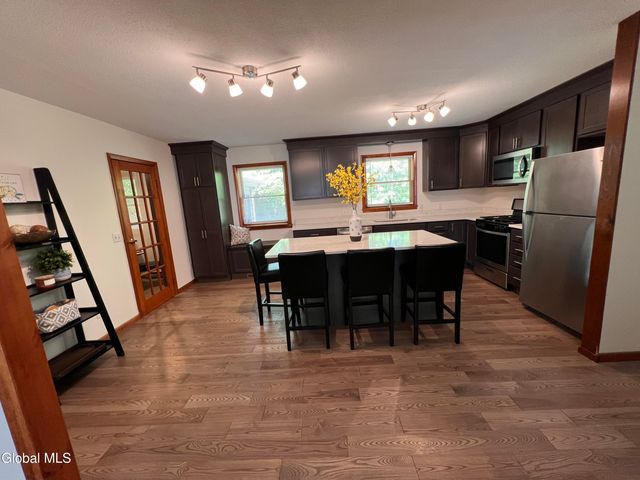 7 Sweetbriar Lane, Queensbury, NY 12804