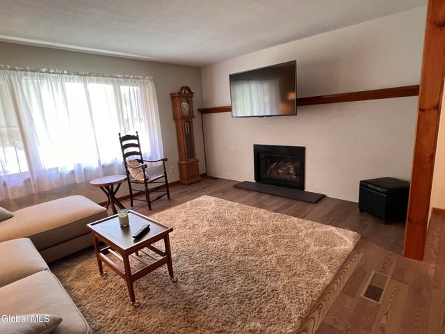 7 Sweetbriar Lane, Queensbury, NY 12804