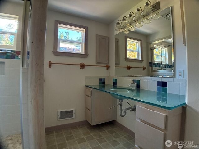 4957 Scurlock Road, Freeland, WA 98249