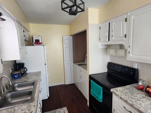 6452 N Hydraulic Ave, Park City, KS 67219