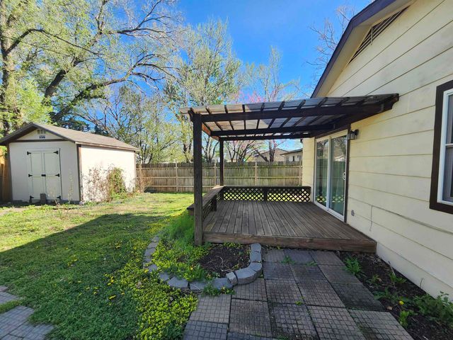 6452 N Hydraulic Ave, Park City, KS 67219