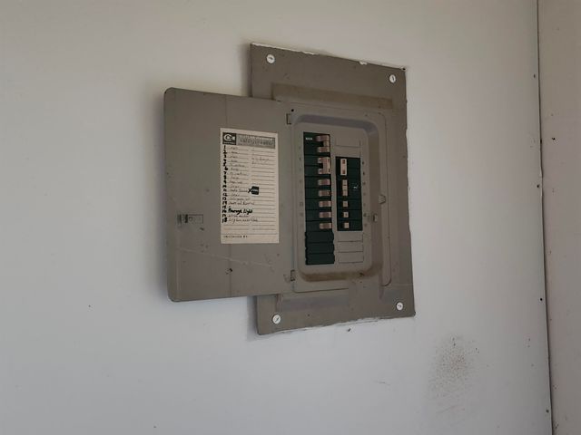 6452 N Hydraulic Ave, Park City, KS 67219