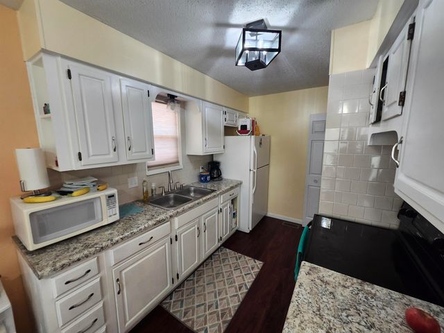 6452 N Hydraulic Ave, Park City, KS 67219