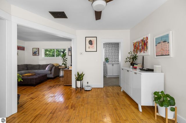 610 W Tenth Street, Traverse City, MI 49684