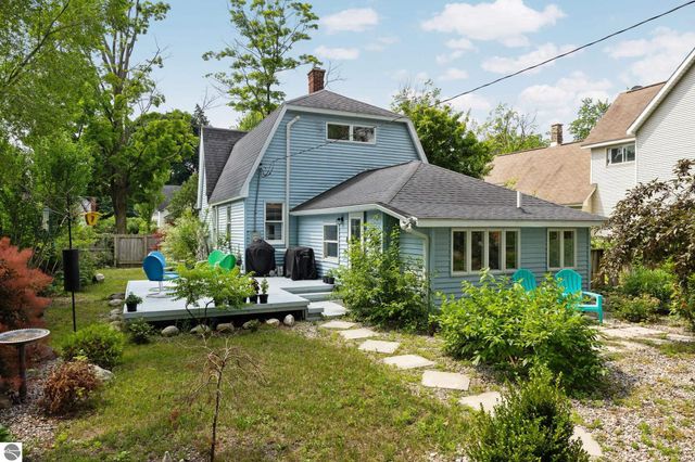 610 W Tenth Street, Traverse City, MI 49684