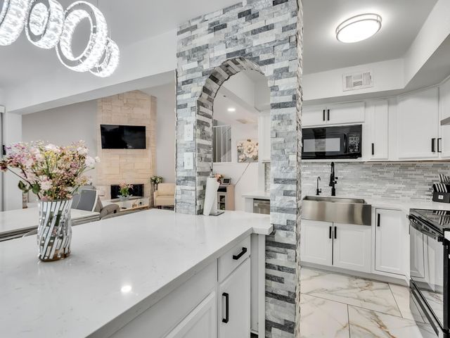 12321 Corona Lane, Houston, TX 77072