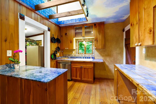 173 Camp Elliott Road, Black Mountain, NC 28711