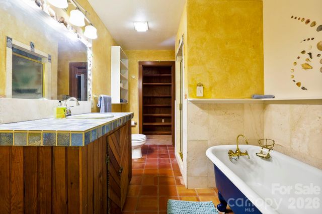 173 Camp Elliott Road, Black Mountain, NC 28711
