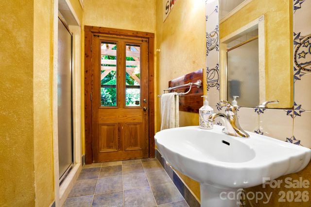 173 Camp Elliott Road, Black Mountain, NC 28711
