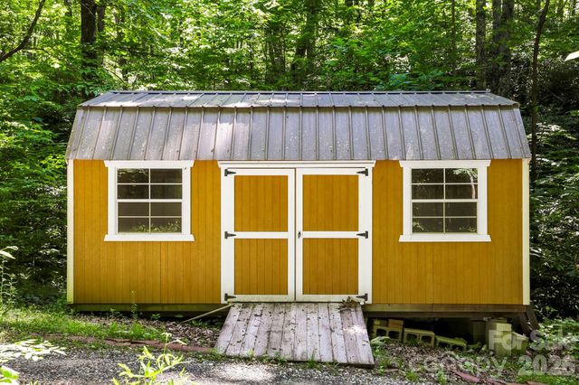 173 Camp Elliott Road, Black Mountain, NC 28711