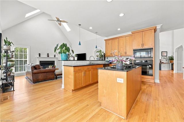 14 Middlefield Court, Greensboro, NC 27455