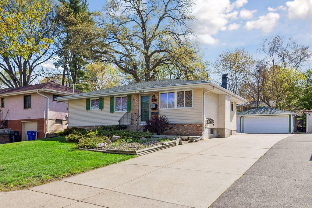 1262 Etna Street, Saint Paul, MN 55106