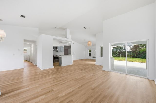 809 SE Lansdowne Avenue, Port St. Lucie, Port St Lucie, FL 34983