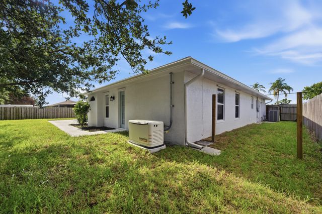 809 SE Lansdowne Avenue, Port St. Lucie, Port St Lucie, FL 34983