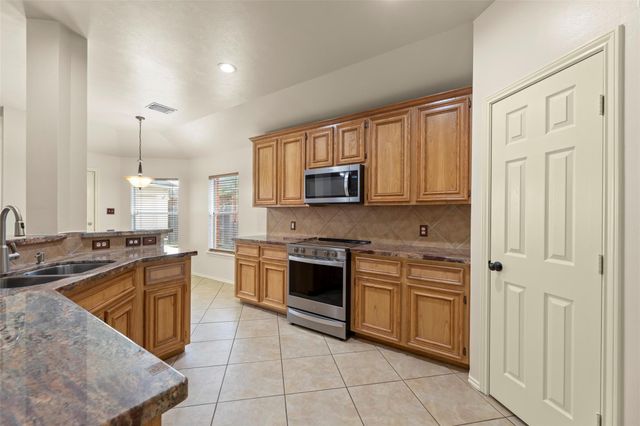 1526 Martin Lake Drive, Richmond, TX 77406