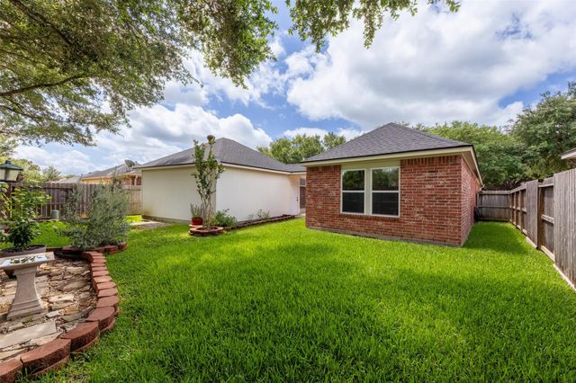 1526 Martin Lake Drive, Richmond, TX 77406