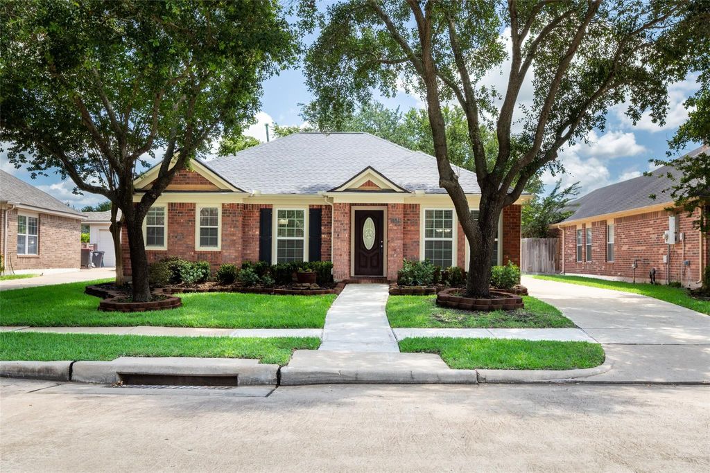 1526 Martin Lake Drive, Richmond, TX 77406