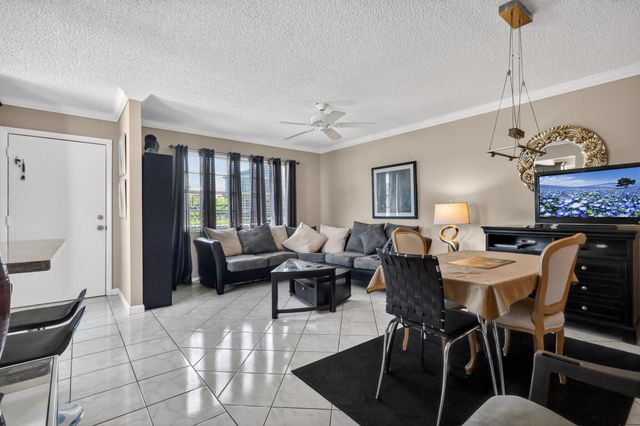 48 Burgundy Avenue A, Delray Beach, FL 33484