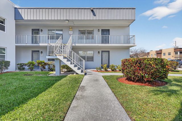 48 Burgundy Avenue A, Delray Beach, FL 33484