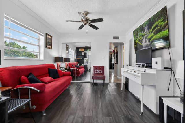 48 Burgundy Avenue A, Delray Beach, FL 33484