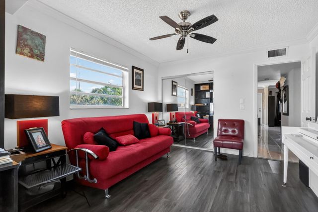 48 Burgundy Avenue A, Delray Beach, FL 33484