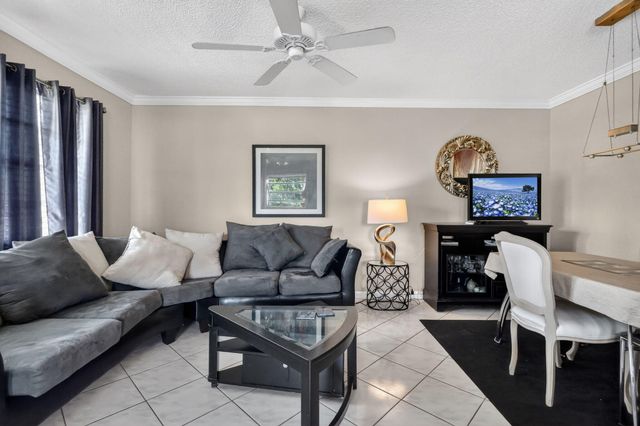 48 Burgundy Avenue A, Delray Beach, FL 33484